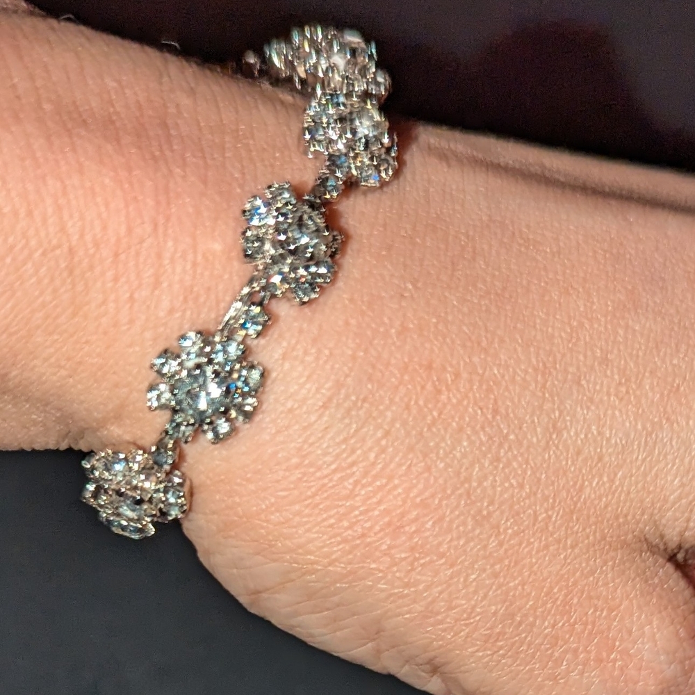 Vintage Elegant Silver Tone Floral Links Rhinestone Bracelet 6"